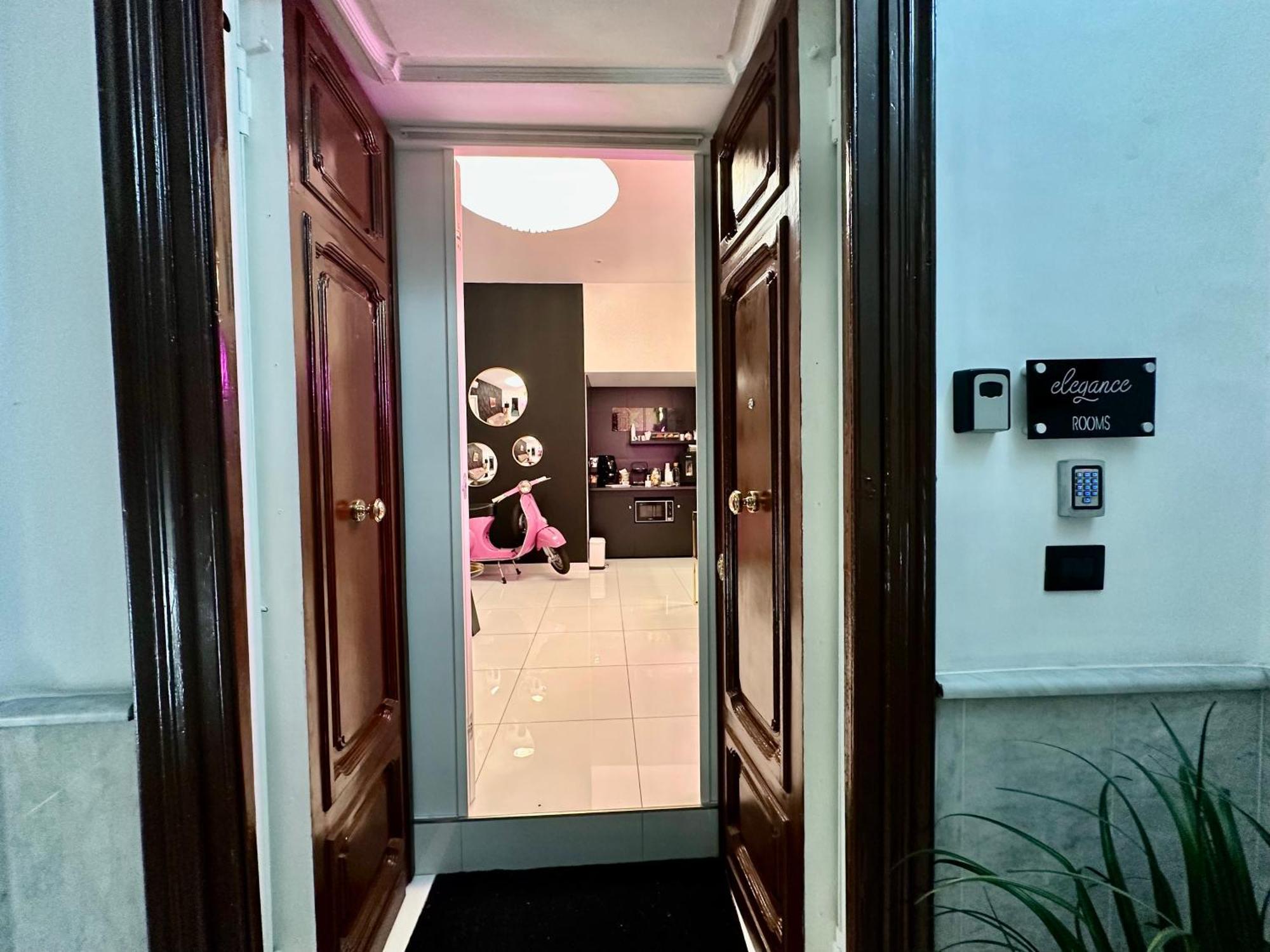 Elegance Rooms Spaccanapoli Exterior foto