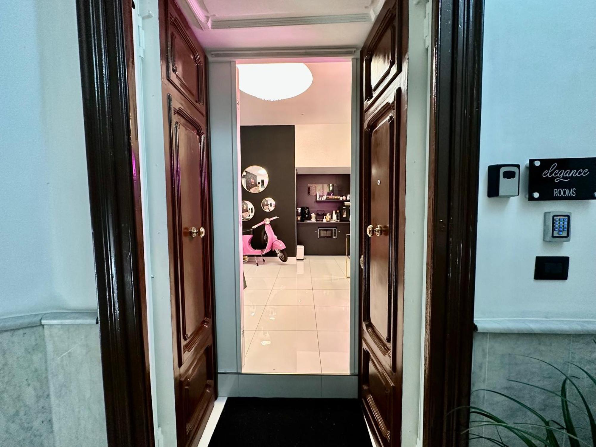 Elegance Rooms Spaccanapoli Exterior foto